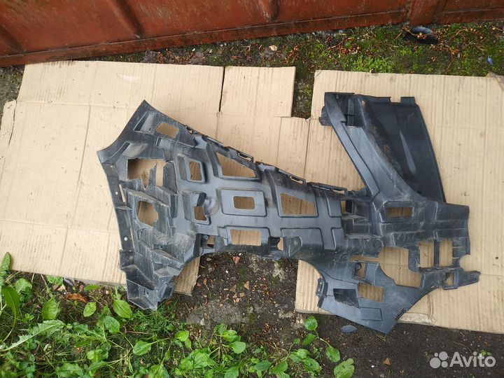 Кронштейн переднего бампера правый Mercedes W447