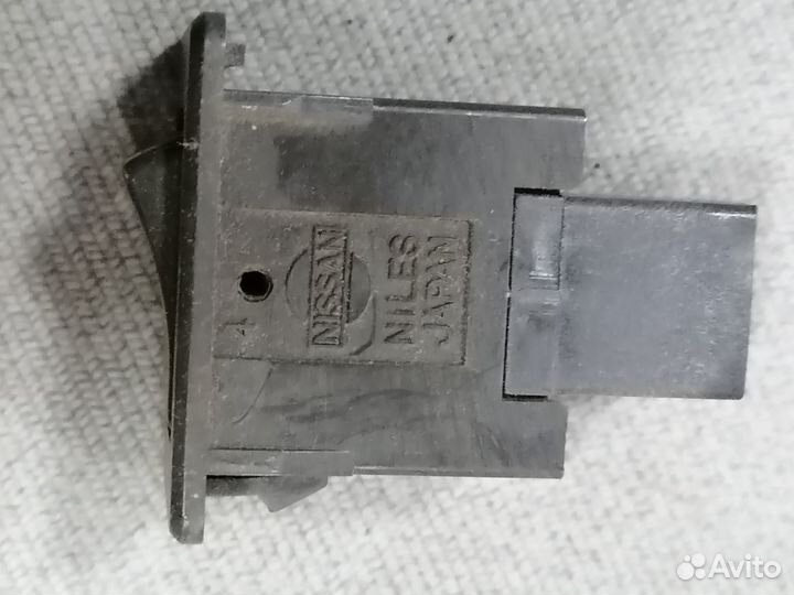 Кнопка противотуманок Nissan bluebird 1983-1990
