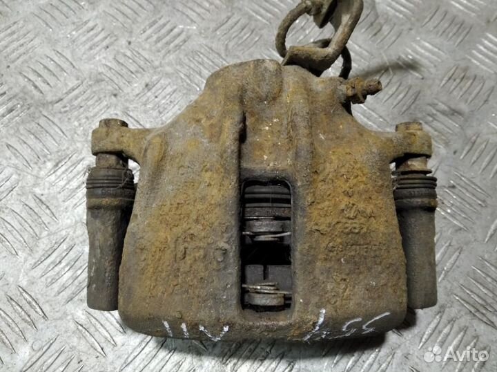 Суппорт передний левый Volkswagen Passat b3 b3