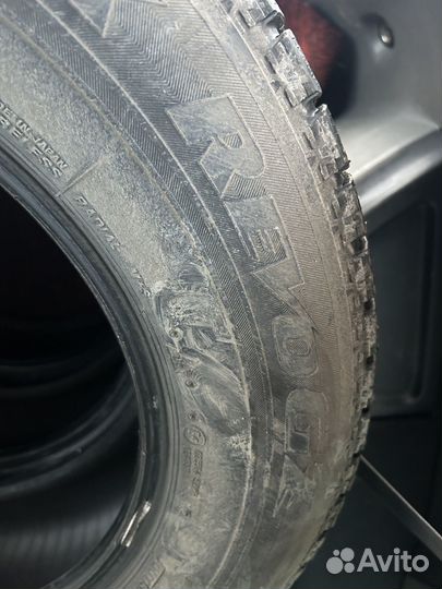 Bridgestone Blizzak Revo GZ 215/65 R16