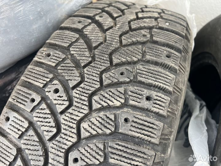 Bridgestone Blizzak Spike-01 225/65 R17 106T