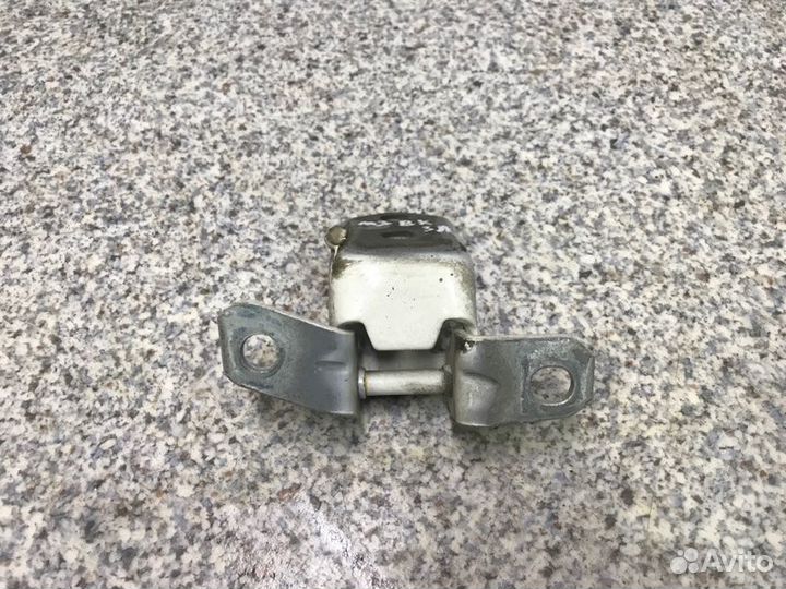 Петля двери задняя левая Mazda 3 BK 2007