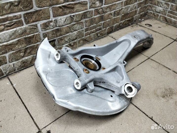 Цапфа/кулак поворотный передний правый Volvo XC90