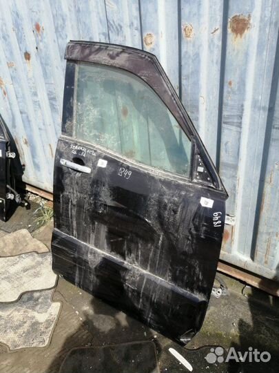 Дверь передняя правая Nissan Serena C26