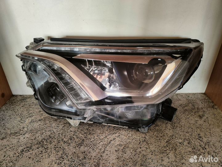 Фара левая toyota RAV4