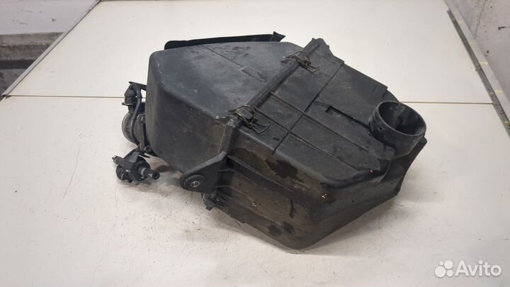 Корпус воздушного фильтра Audi A6 (C4), 1997