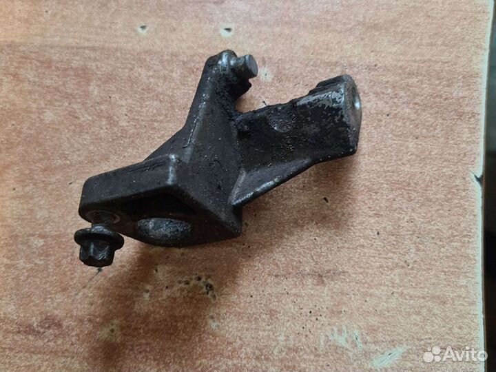 Опель вектра астра зафира крепление дачика коленва