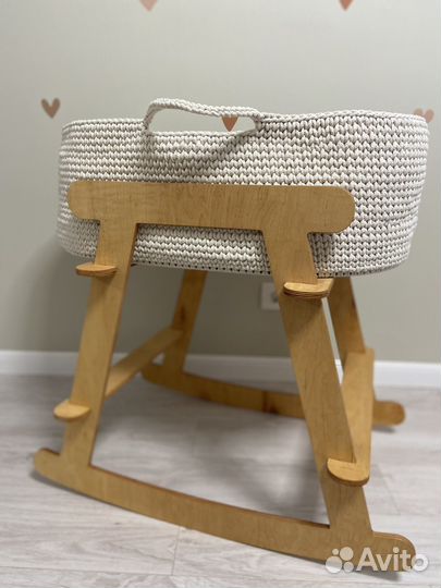 Вязанная люлька на подставке