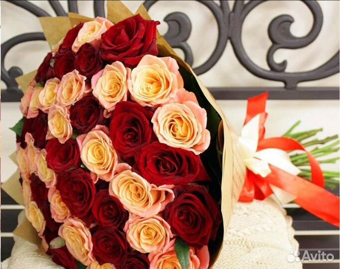 Букет 51 пионовидной персиковой розы 