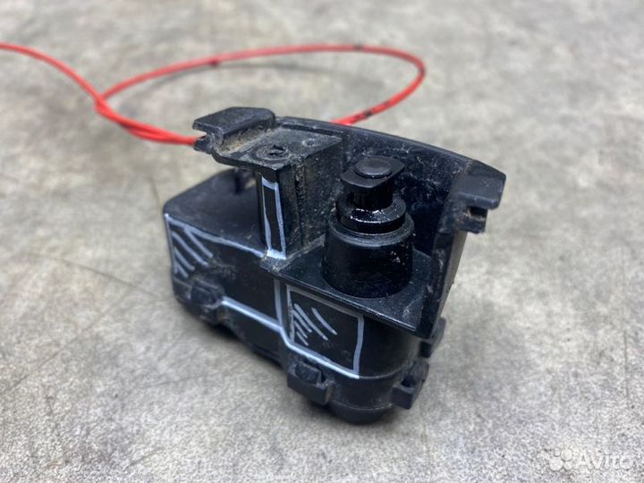 Замок лючка бензобака Audi A4 B8 1.8 cdhb 2010