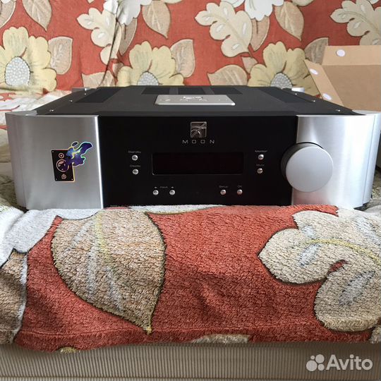 Интегральный усилитель Sim Audio Moon 700i