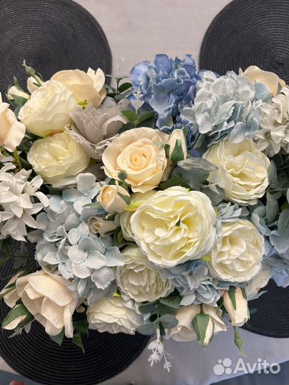 Искусственные цветы композиция