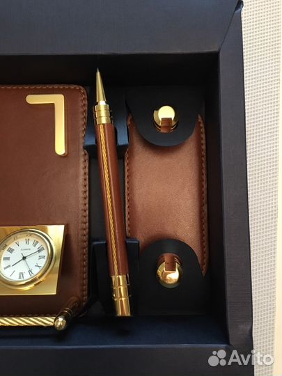 Настольный набор с часами, кожа
