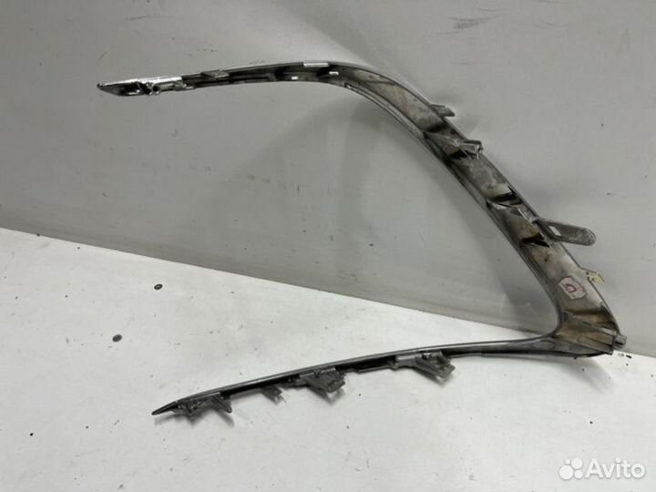 Молдинг бампера передний правый Toyota Camry V75