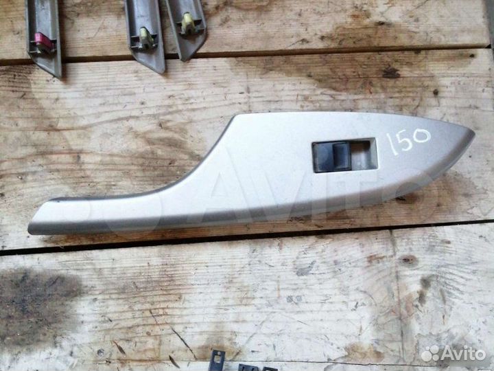 Кнопка стеклоподъемника Toyota Corolla 150
