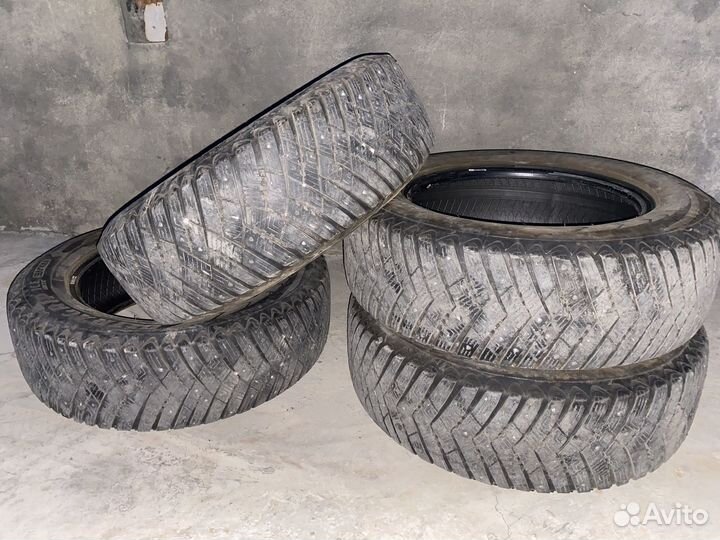 Goodyear Ultragrip Ice Arctic 225/65 R17