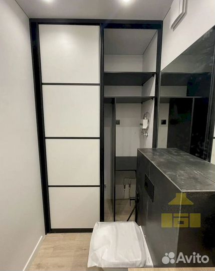 Черный шкаф