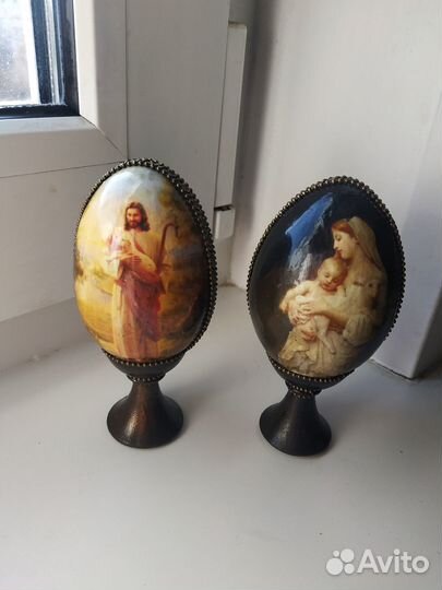 Пасхальное яйцо на подставке