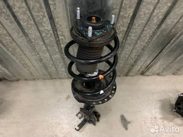 Mitsubishi Outlander 3 стойка амортизатора