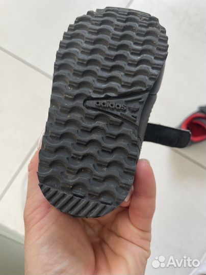 Кроссовки adidas 19