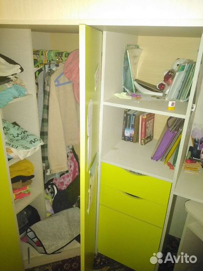 Детская кровать чердак со столом и шкафом