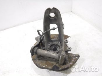 Кулак задний правый 33321095240