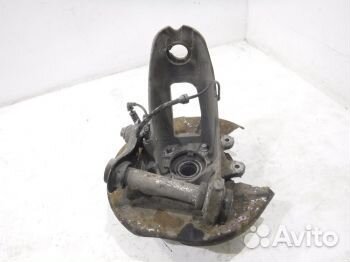 Кулак задний правый 33321095240