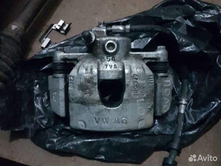 Суппорт передний правый VW Polo (седан)