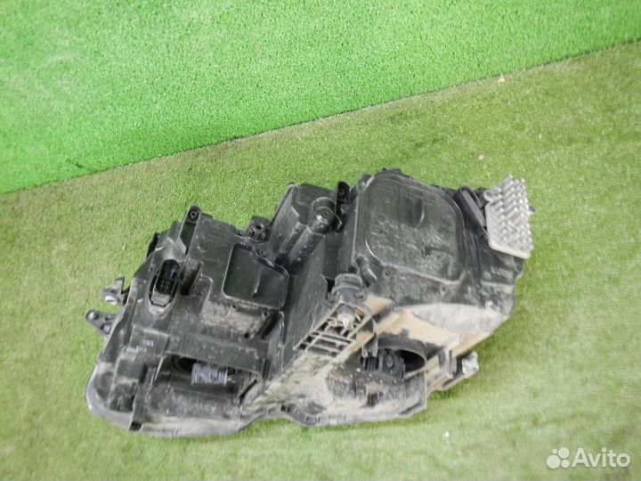 Фара правая Volkswagen Tiguan