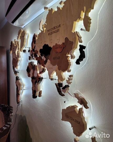 Карта из ценных пород деревьев