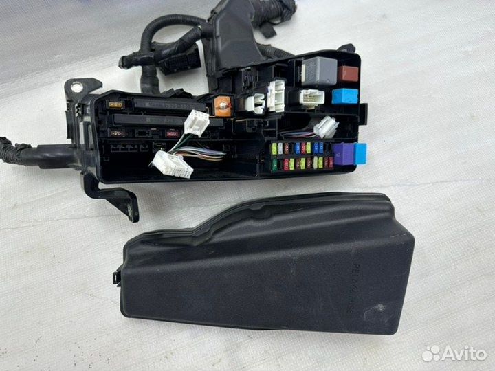 Корпус блока предохранителей левый Toyota Camry