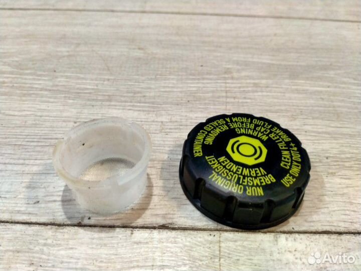 Крышка бачка тормозной жидкости Mercedes-Benz