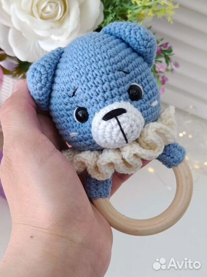 Вязаная погремушка (грызунок) и вязаные носки