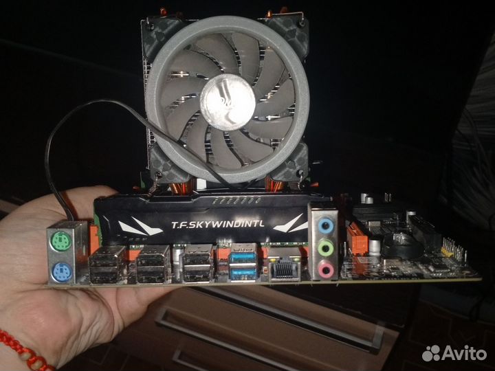 Материнская плата с процессором и памятью