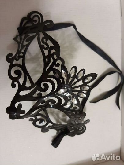 Маскарадные маски и костюм