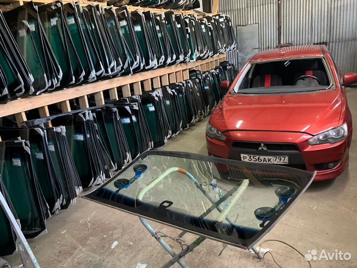 Лобовое стекло на Мицубиси Лансер 10