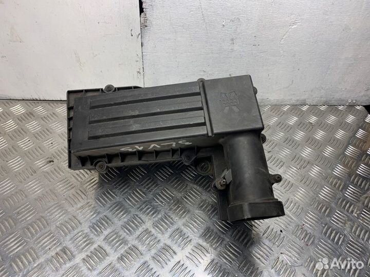 Корпус воздушного фильтра Skoda Octavia A5 BXE 1.9