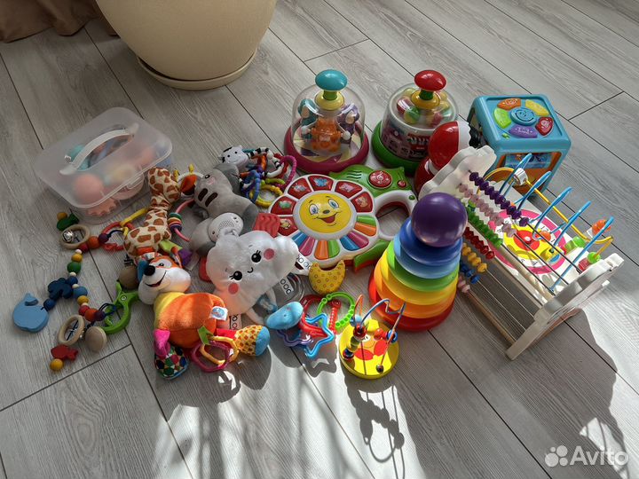 Игрушки развивающие для малышей пакетом