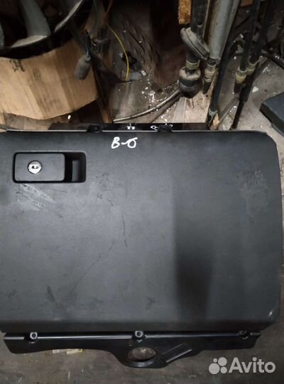 Бардачок пассат Б-6