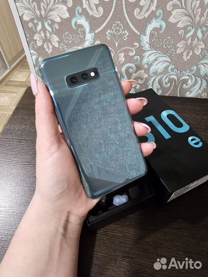Samsung Galaxy S10e, 8/128 ГБ