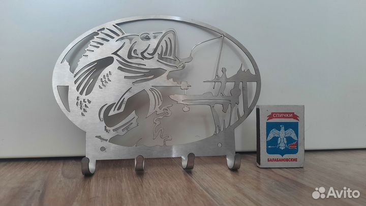 Вешалка Ключница настенная металл для рыбака