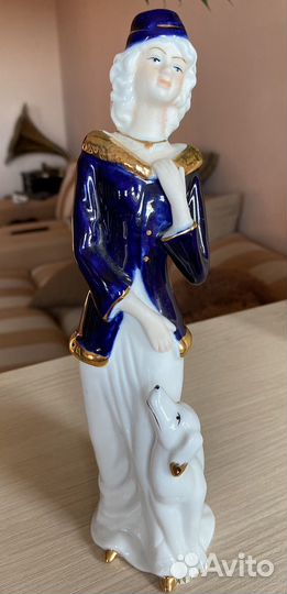 Статуэтка Дама с собачкой