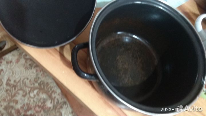 Кастрюли,крышки к сковородкам