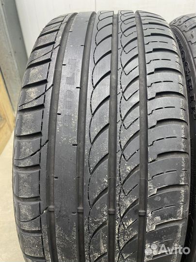 Autogrip F105 235/35 R19 и 265/30 R19 93W