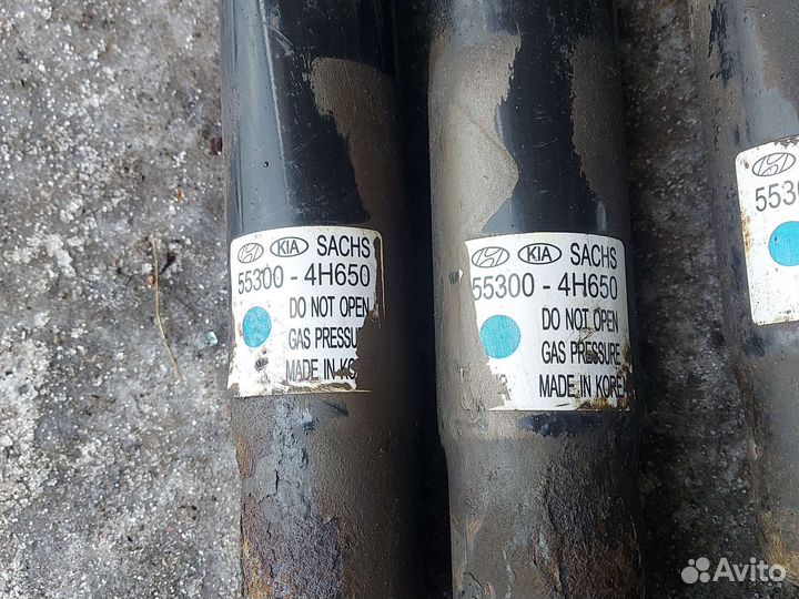 Амортизатор задний Хендай Старекс H1 55300-4H650