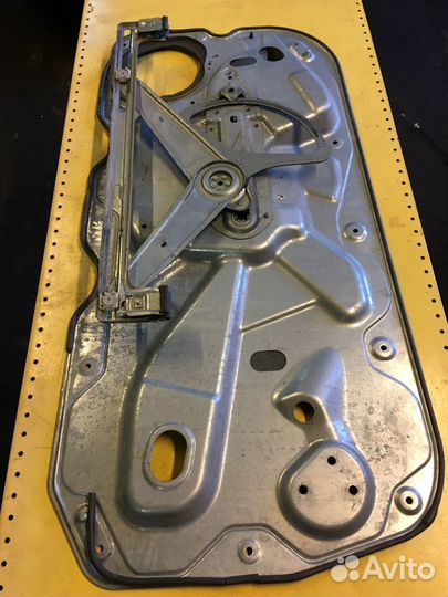 Панель двери правой стеклоподъемник Focus 2