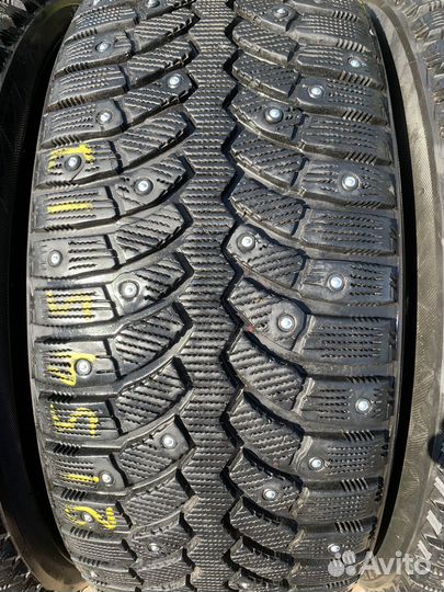 Bridgestone Blizzak Spike-01 215/45 R17