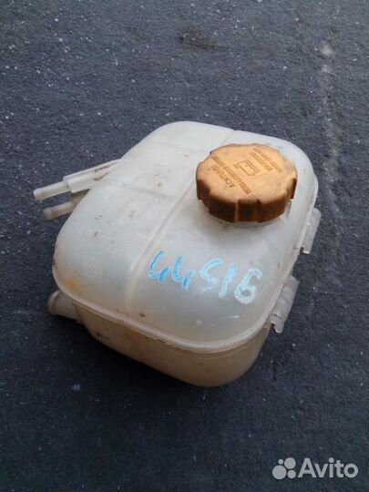 Бачок расширительный на Opel Astra H Zafira B