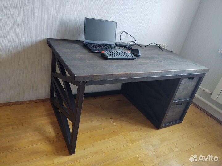 Стол письменный