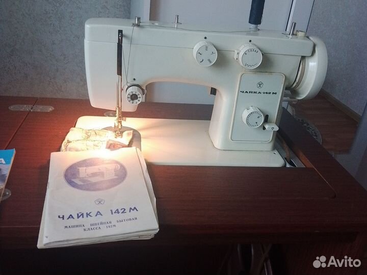 Швейная машина Чайка 142